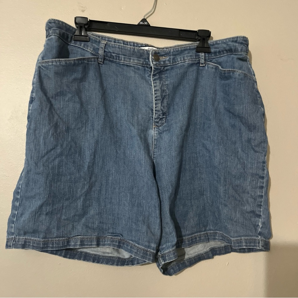 Women's Croft & Barrow Stretch Classic Fit Medium Denim Shorts Size 18